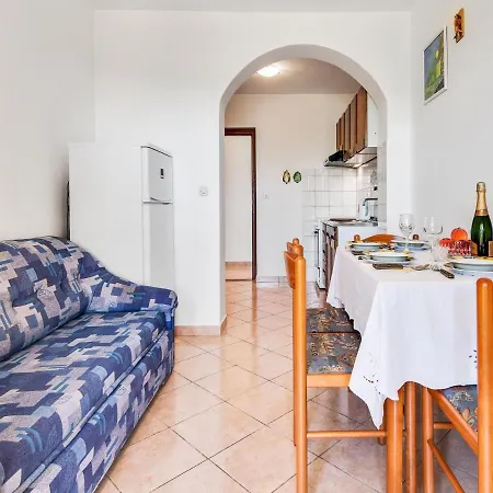 Appartement Secluded In Pore With Garden