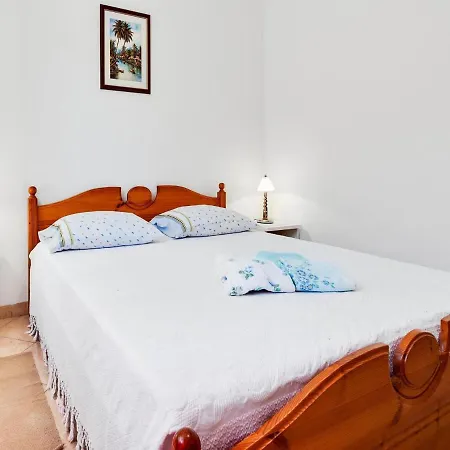Secluded In Pore With Garden Appartement *