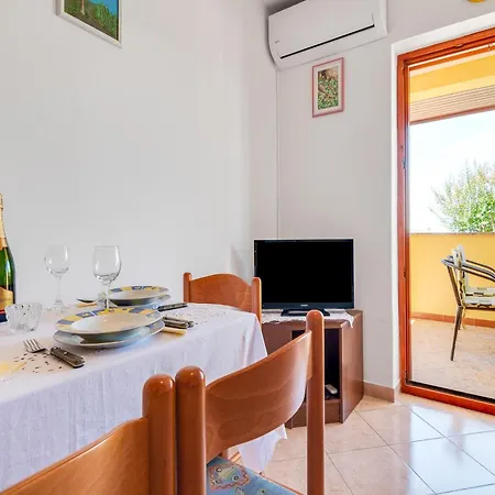 Apartman Secluded In With Garden