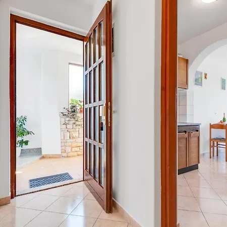 Apartman Secluded In With Garden *
