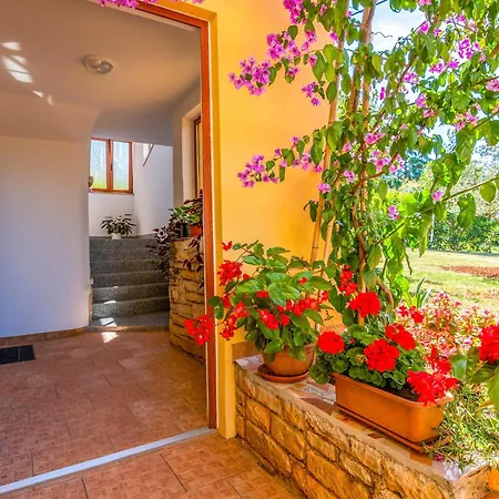 Secluded In With Garden * Poreč