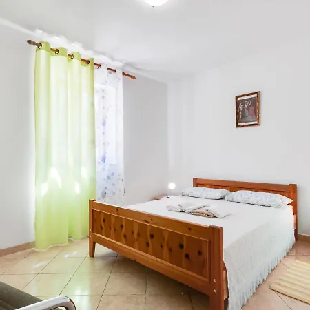 Apartment Secluded In Pore With Garden *