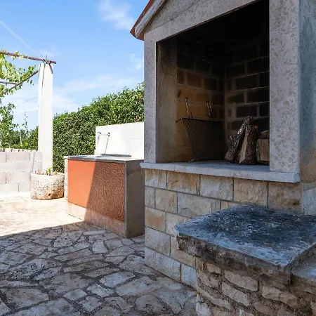 Apartment Secluded In Pore With Garden *