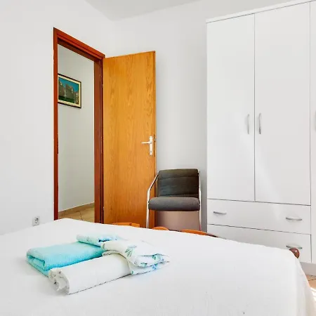 Apartment Secluded In Pore With Garden *