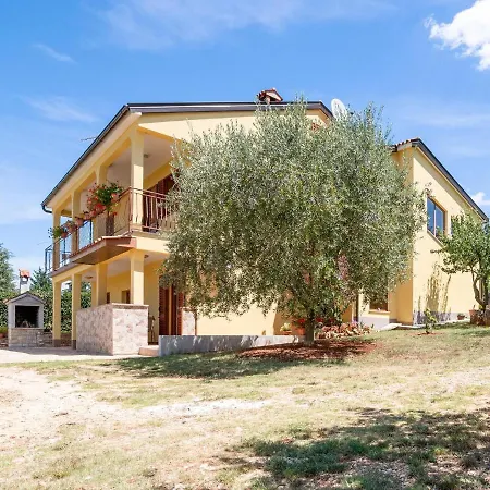 Secluded In Pore With Garden * Porec