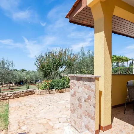 Secluded In Pore With Garden * Porec