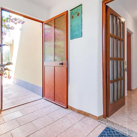 Apartment Secluded In Pore With Garden *