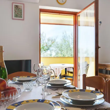 Secluded In Pore With Garden Apartment Porec