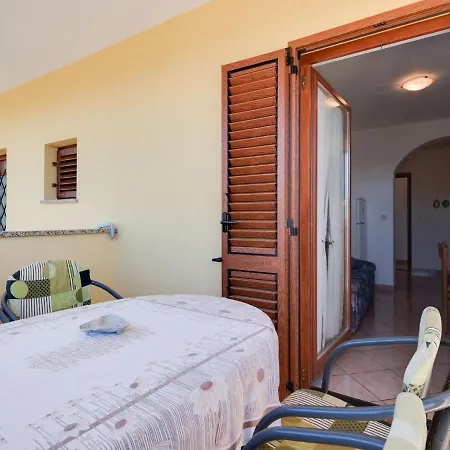 Apartment Secluded In Pore With Garden