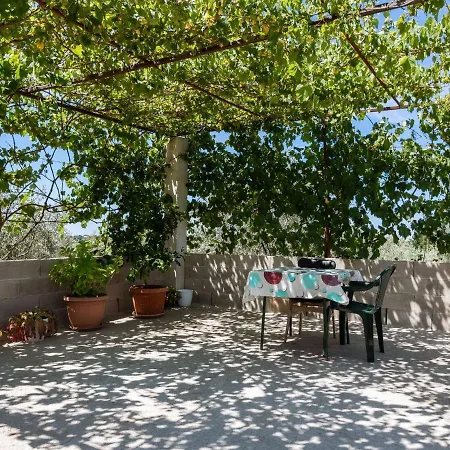 Apartment Secluded In Pore With Garden Porec