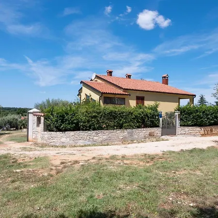 Apartment Secluded In Pore With Garden